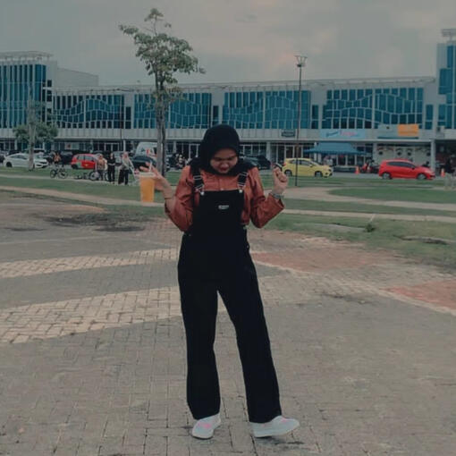 Annisa Nur Azkia (@annrazkiaa__)