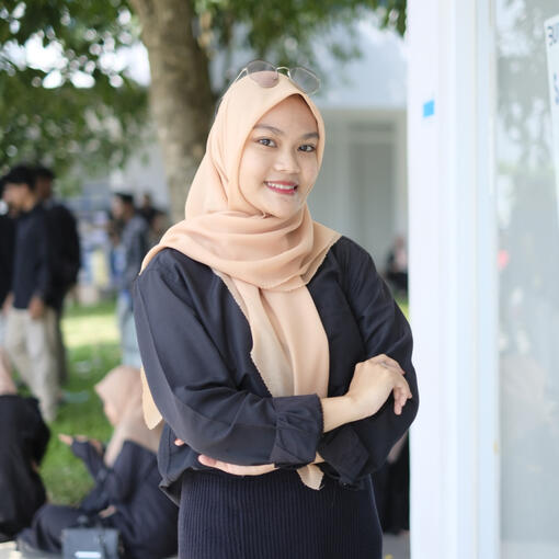 Dewi Rahmadani (@dewirhmdni__)